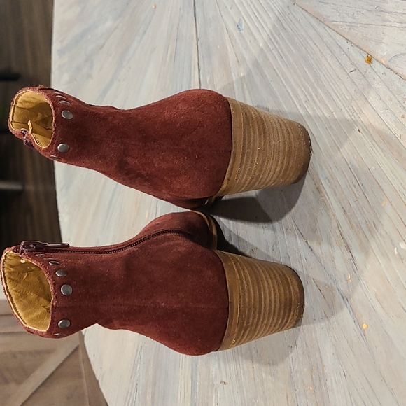 Lucky Brand maroon suede ankle boots - Picture 5 of 10